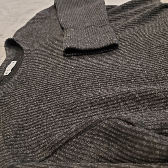 Zara Sweater - Picture 3 of 3